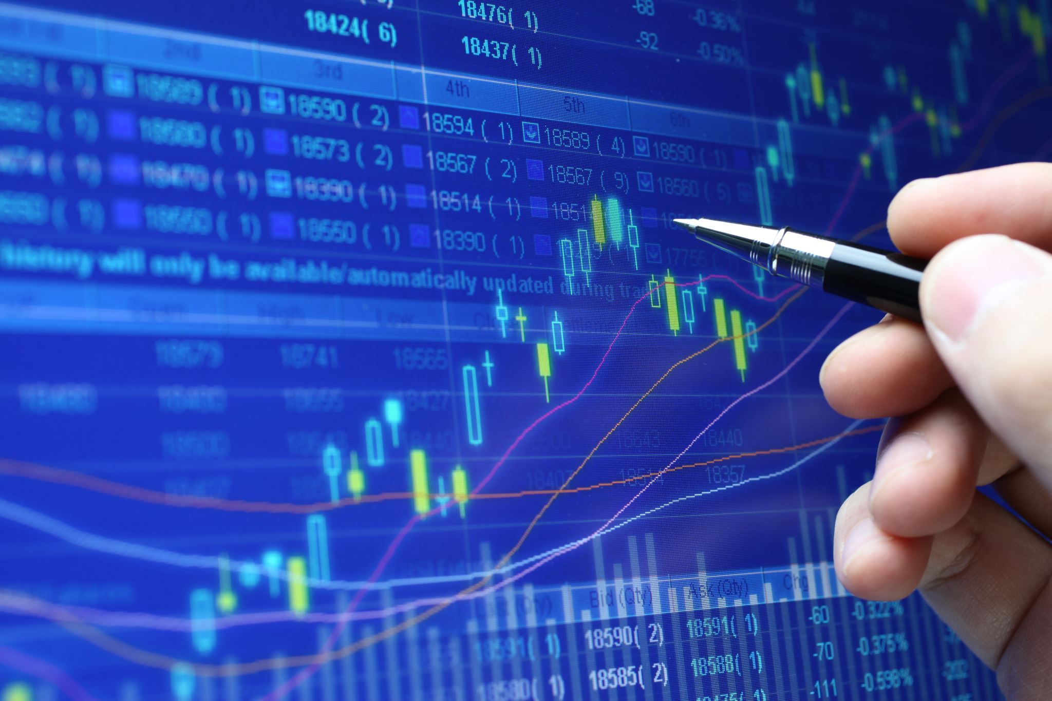Pen-pointing-to-a-graph-on-a-screen